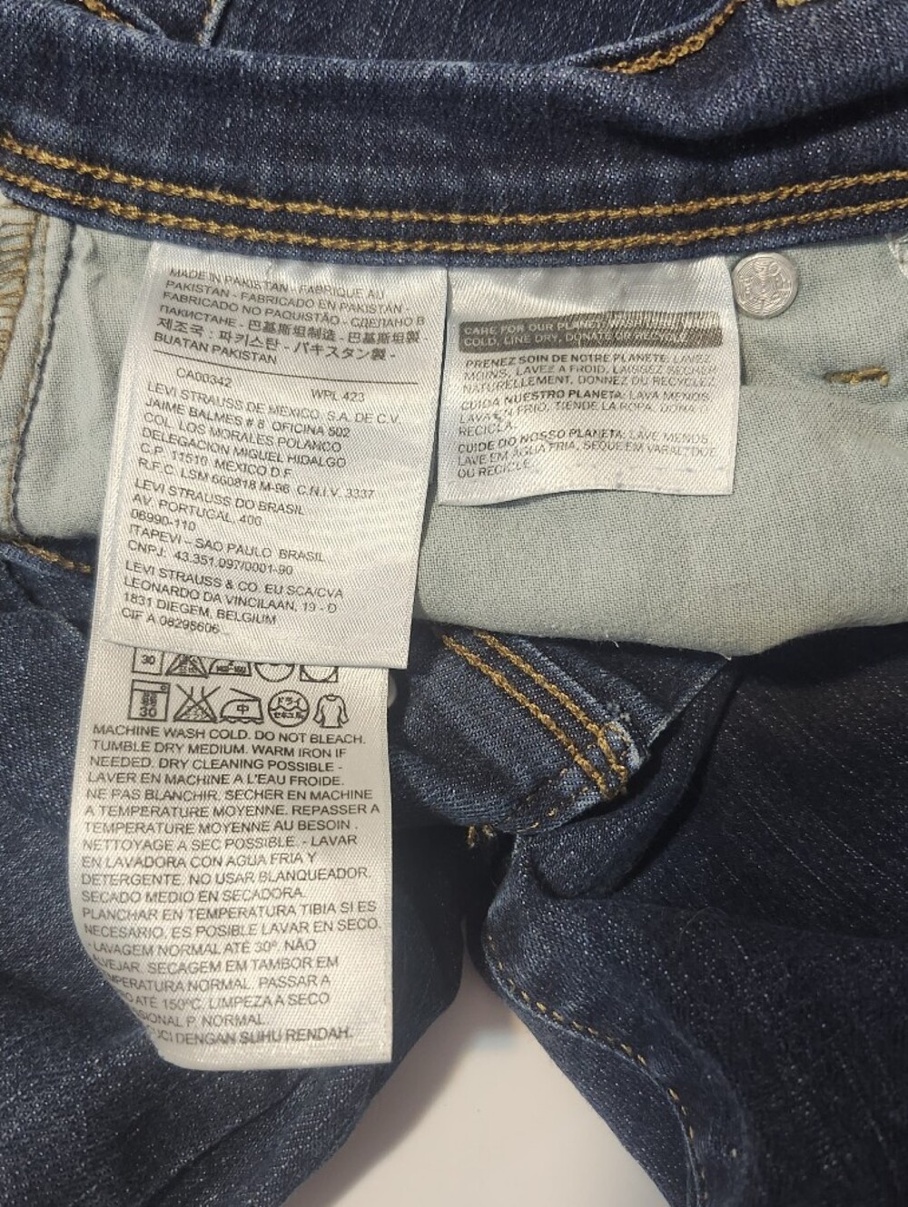 Levi's 512 Perfectly Slimming Boot-Cut Women's Jeans in Dark Wash Size W28-L32 - Picture 5 of 9